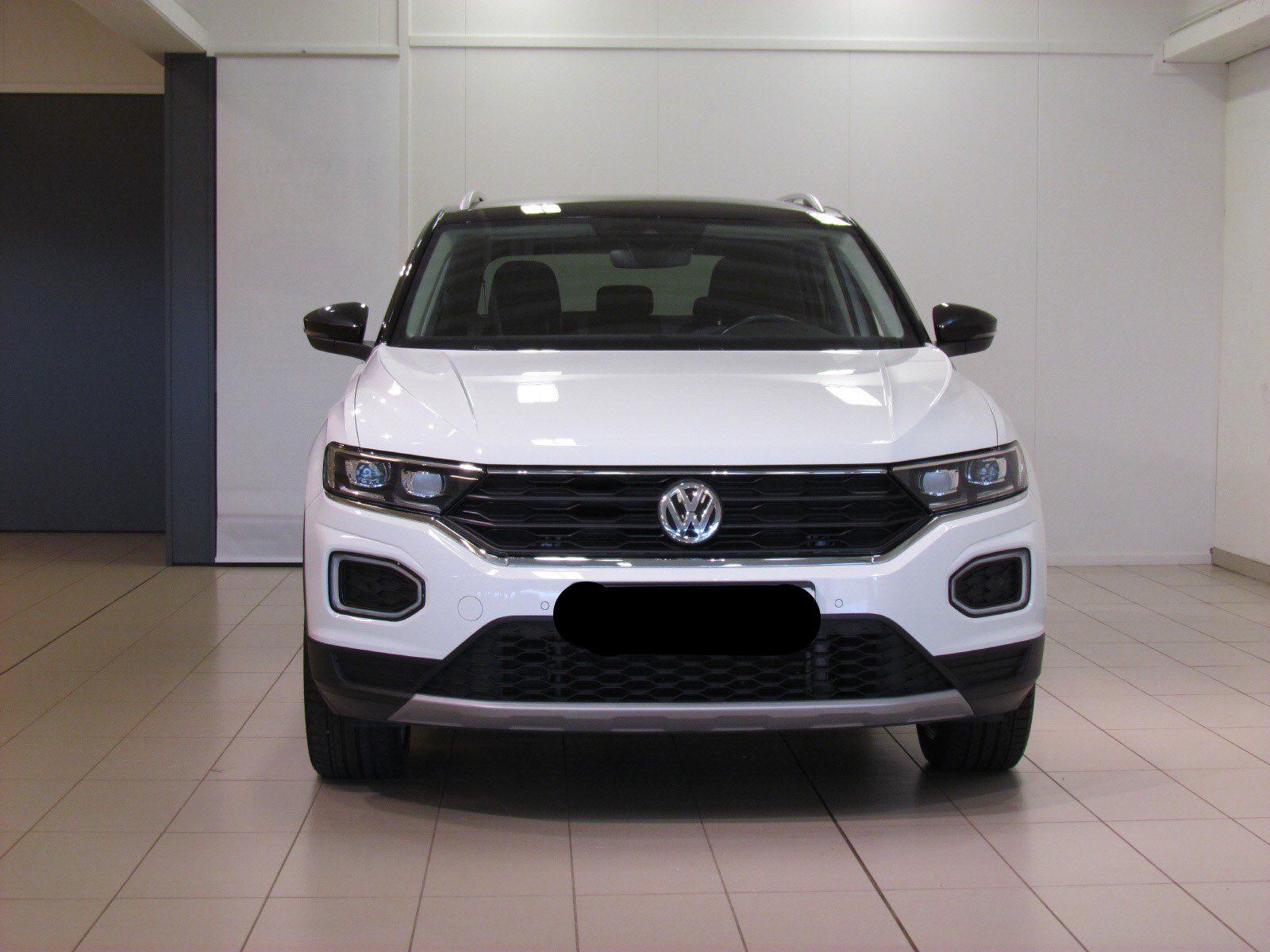 701_107421524-1.jpg Volkswagen T-Roc 2.0 TSI – 2020 – Image 1
